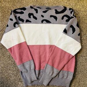 Stylish Gray and Pink Leopard Print Sweater